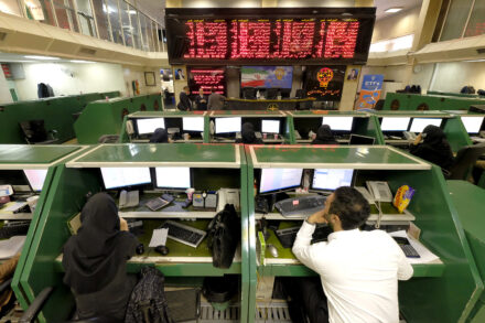 Stock Market Drop in Tehran Amid Conflict; Preserving Liquidity and Market Balance